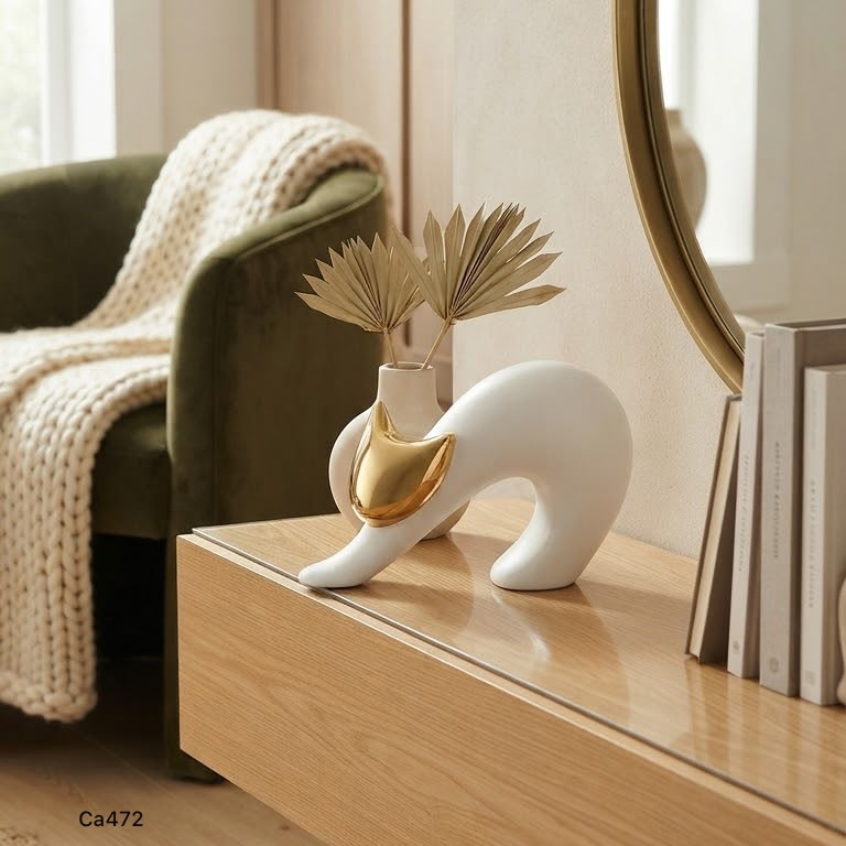 Articulo decorativo gato blanco detalle dorado 20cm* 7cm* 12cm